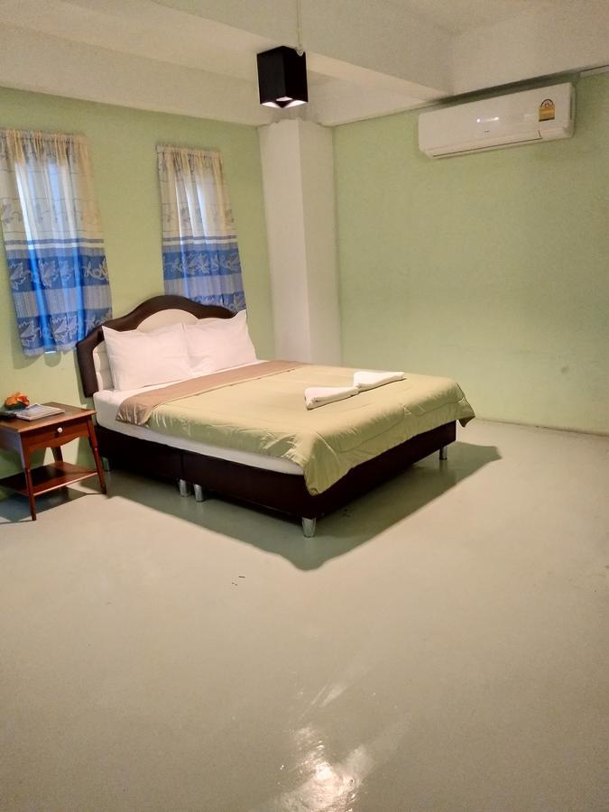 I Na Seaview Hostel Rayong Exterior photo