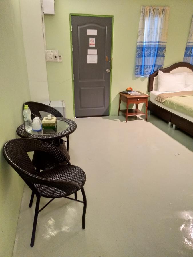 I Na Seaview Hostel Rayong Exterior photo