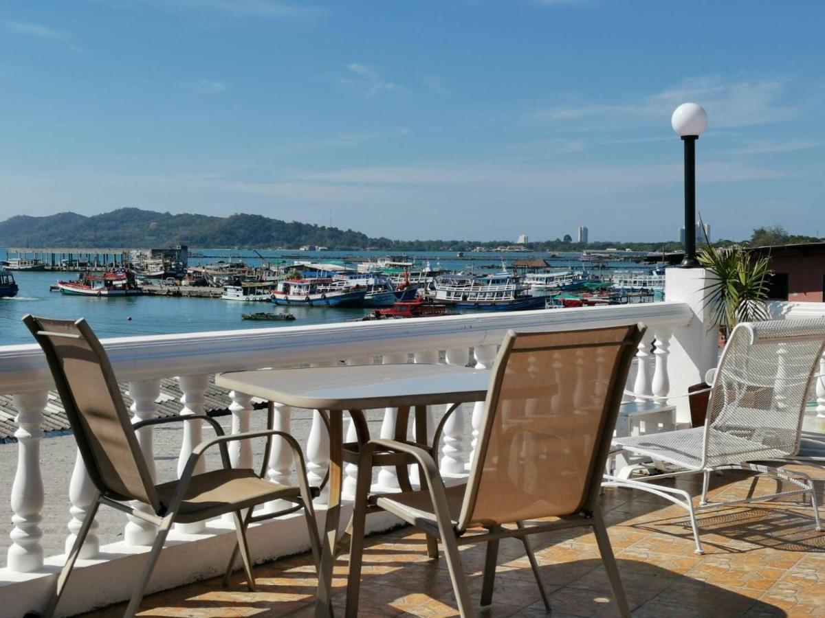 I Na Seaview Hostel Rayong Exterior photo